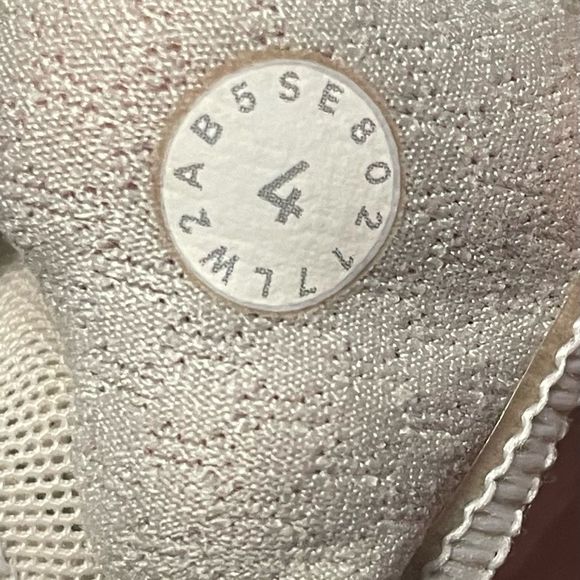 Lululemon free to be zen bra size 4 in summer haze multi good condition - Picture 3 of 5